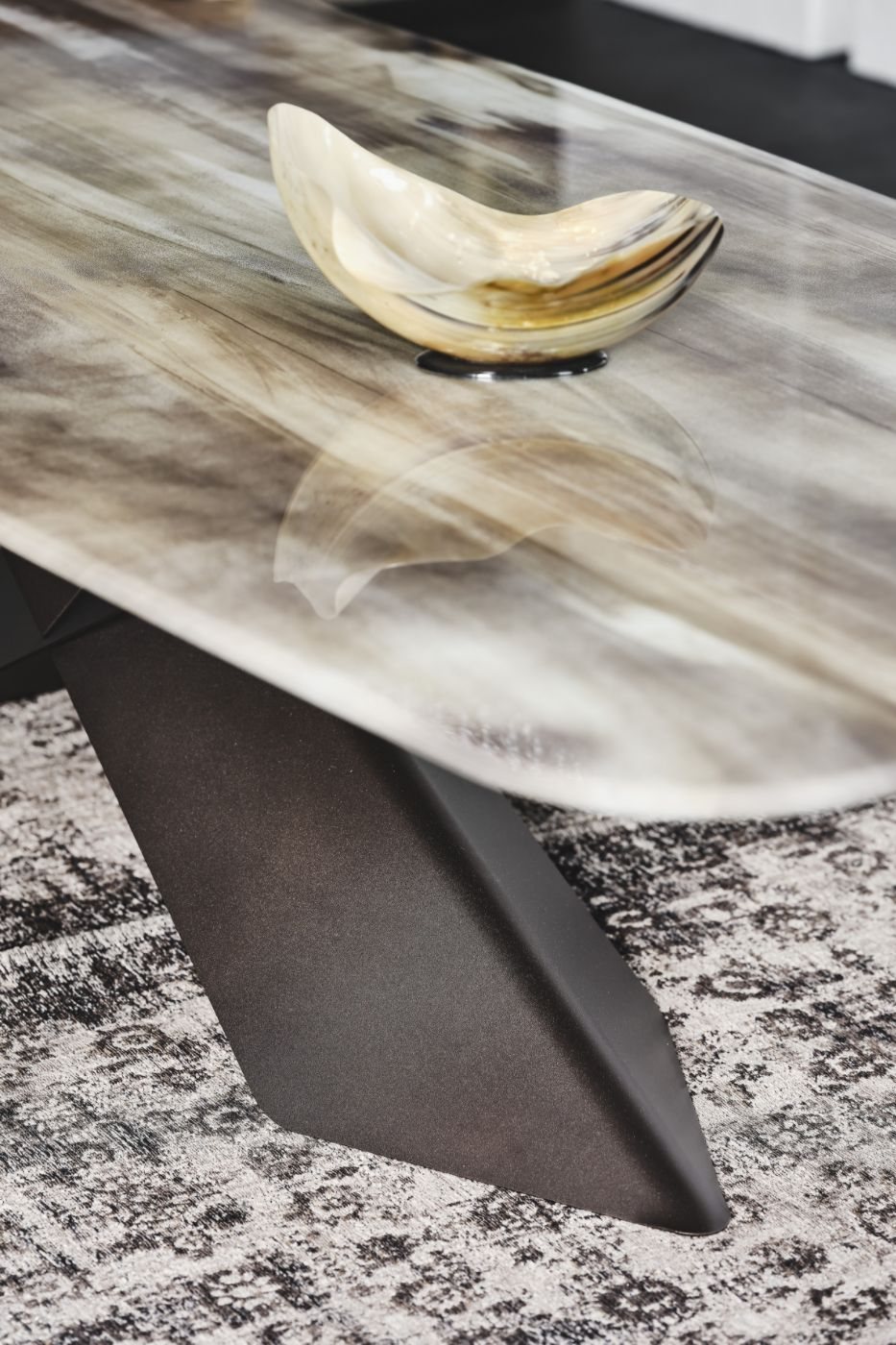 Tyron Product Image