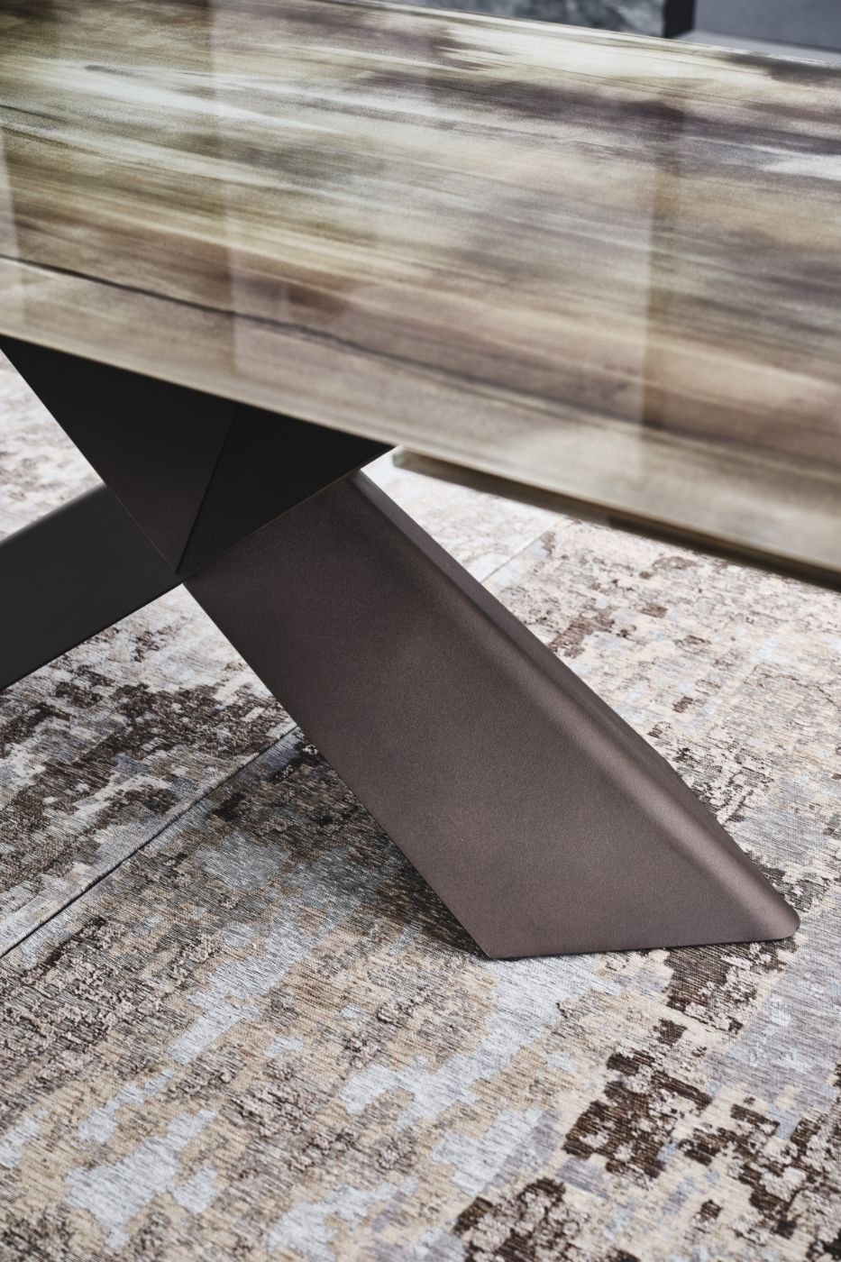 Tyron Product Image